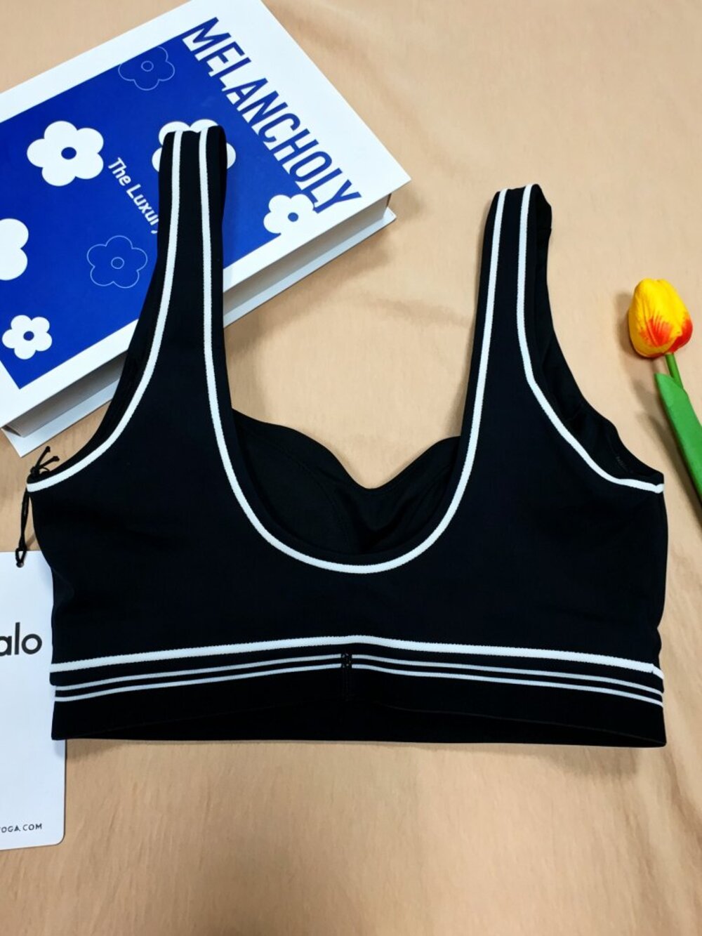 New With Tags🖤ALO Yoga Airbrush Heart Throb Sports Bra Black/White🎀 - Picture 3 of 10